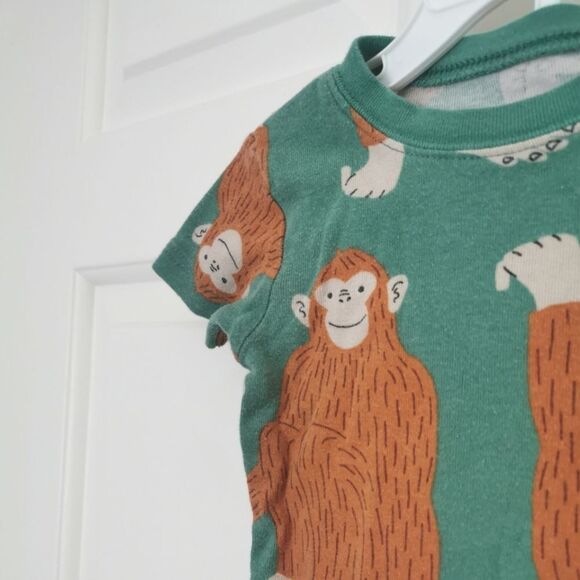 3/$15 Carter's pajama size 18 m - Picture 2 of 6